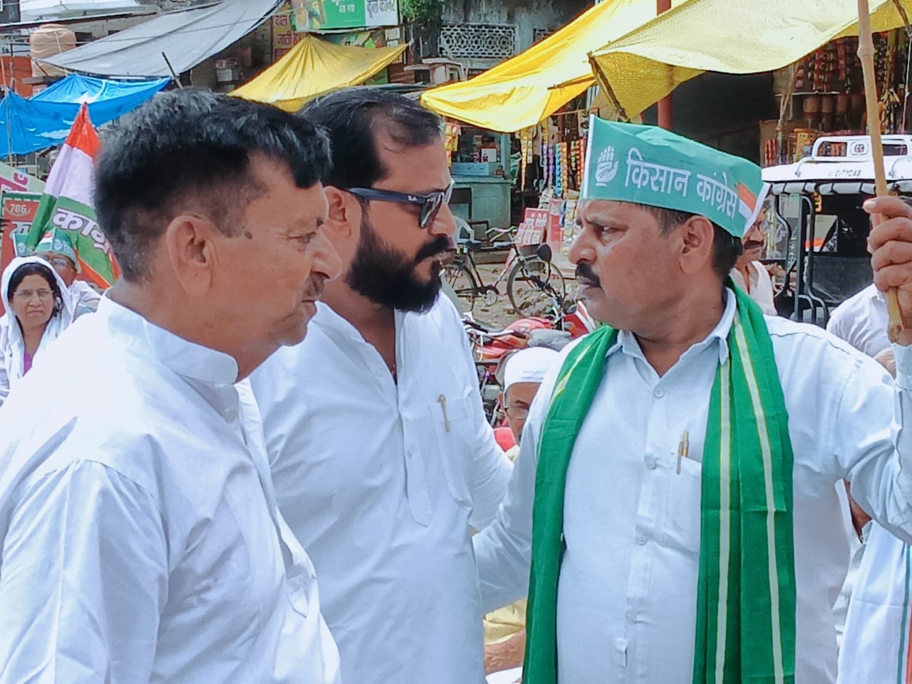  भाजपा कार्यकर्ताओं द्वारा किए गए हमले और तोड़फोड़ की घटना की कड़ी निंदा की है। उन्होंने कहा कि भाजपा सरकार के संरक्षण में अब भाजपा कार्यकर्ता खुलेआम गुंडागर्दी